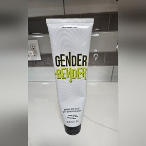 Perfectly Posh Gender Bender Exfoliating Body Scrub - Black and White